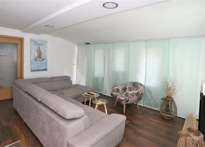 Semesterbostad Relax House